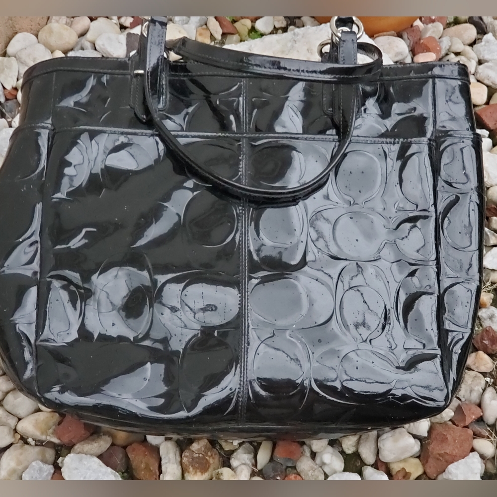 Coach Handbag lacquered black excellent condition